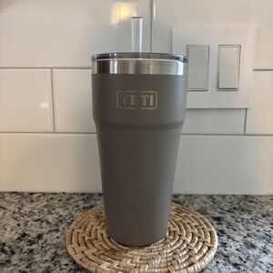 YETI Rambler 26 oz Tumbler with Straw Lid - Gray